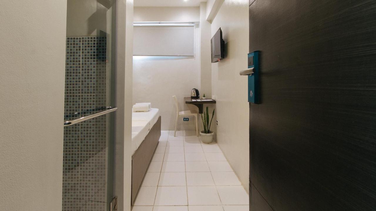 Urbanview At San Antonio'S Place Sampaloc Manila Exterior photo